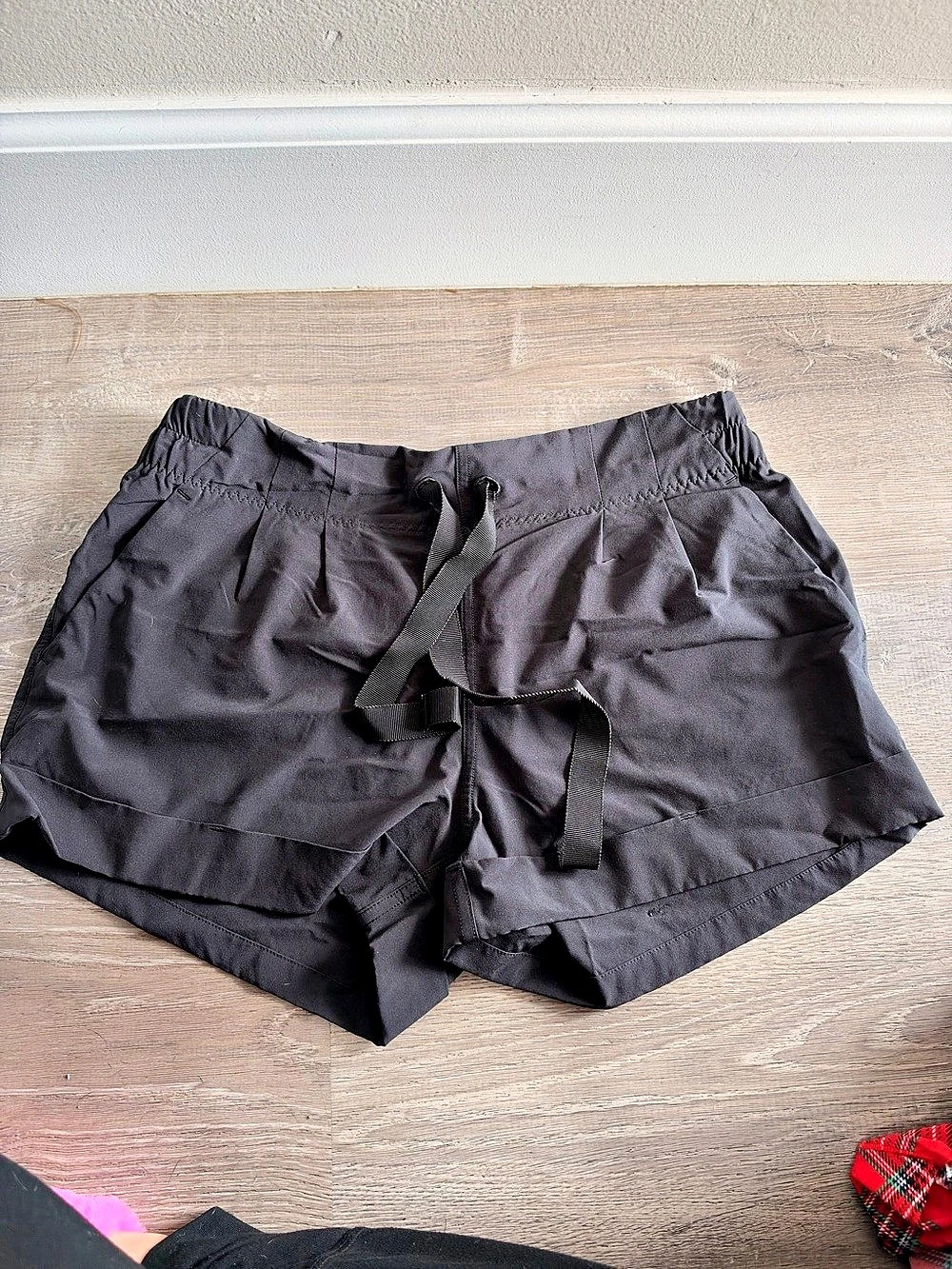 Lululemon Daydrift Pleated High-Rise Short Black Size 6